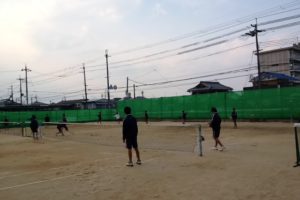 2012/04/09　守山中学校男子ソフトテニス部に伺って来ました。