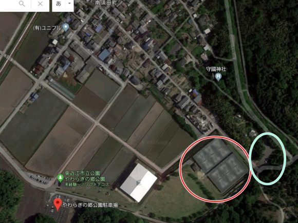 滋賀県東近江市　やわらぎの郷公園テニスコートと駐車場