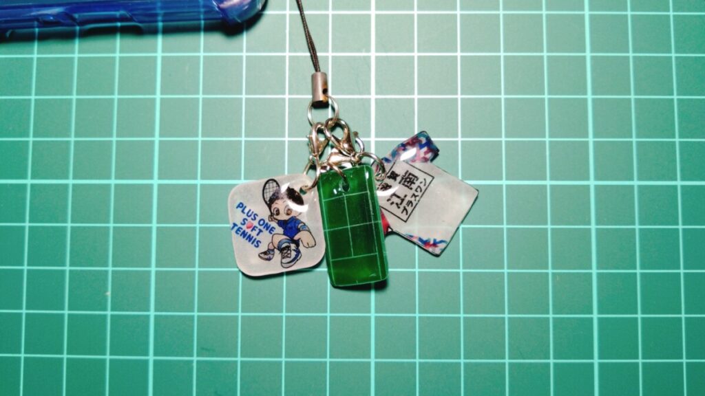【チャーム】テニスコート ワンズラボラトリー レジンキーホルダー