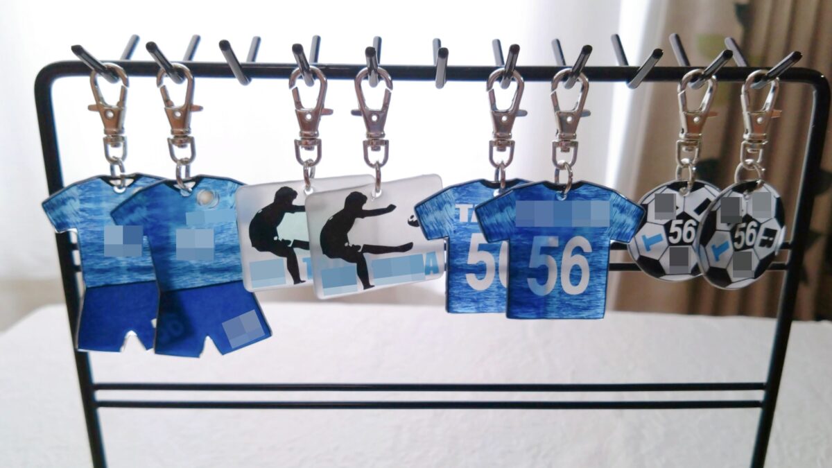 ワンズラボ　オリジナルキーホルダー　サッカー　ユニフォーム　ボール　シルエット