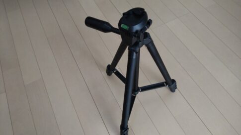 サンワダイレクト カメラ 三脚 軽量 542g 4段 コンパクト クイックシュー ビデオカメラ ミラーレス ケース付き カメラ三脚 200-CAM021N