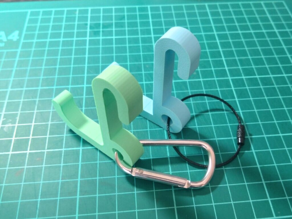 フェンスに掛けて使用するバッグハンガーを作りました。ソフトテニス テニス ワンズラボ